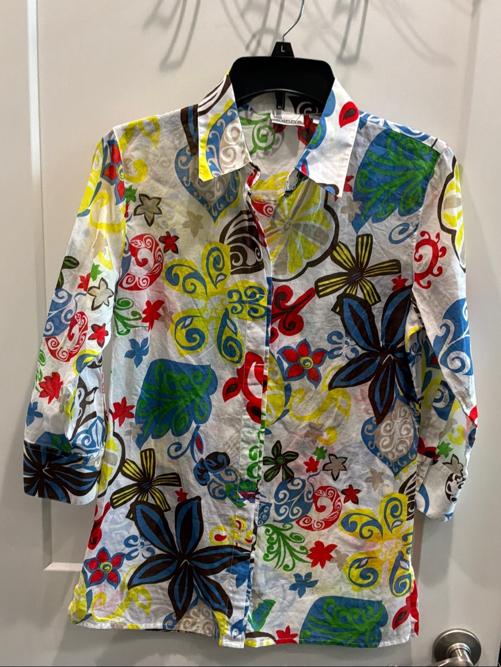 Chico's Size 0 - Small Multicolor Floral Button-Up Blouse Individual Button Area